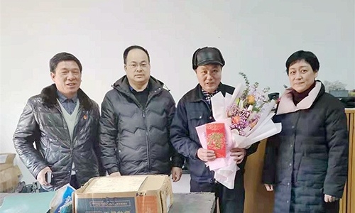 浙江省國(guó)防工業(yè)工會(huì)徐航主任、王哲（副處級(jí)調(diào)研員）代表省國(guó)防工業(yè)工會(huì)來公司慰問全國(guó)勞動(dòng)模范余昌琴和困難職工。